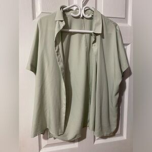 Uniqlo shirt size medium